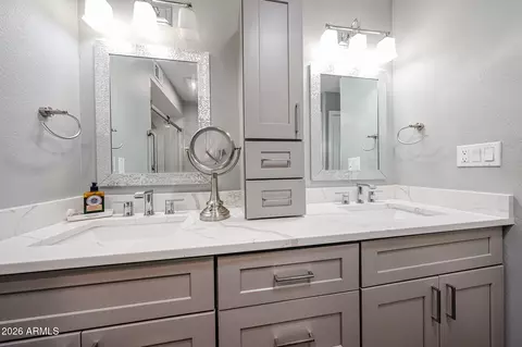 Bath - 1229 E Rowlands Ln, Phoenix, AZ 85022 photo 5 of 6