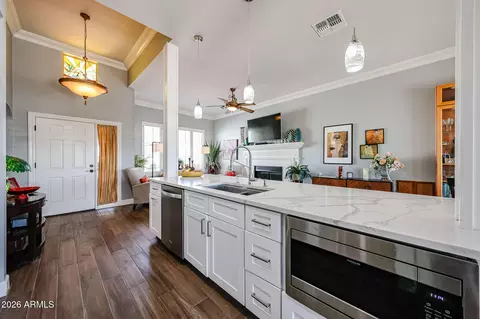 Kitchen - 1229 E Rowlands Ln, Phoenix, AZ 85022 photo 5 of 6