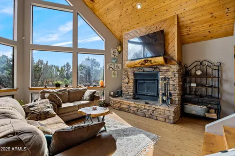 Living - 2228 Eagle Ln, Overgaard, AZ 85933 photo 2 of 3