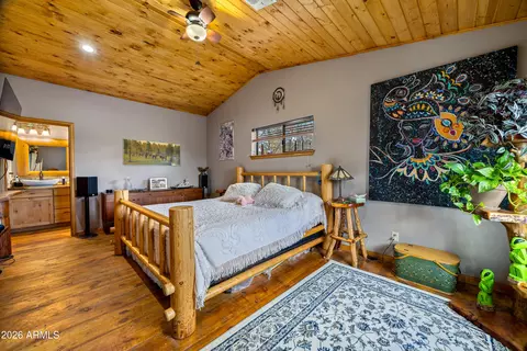 Bedroom - 2228 Eagle Ln, Overgaard, AZ 85933 photo 3 of 3