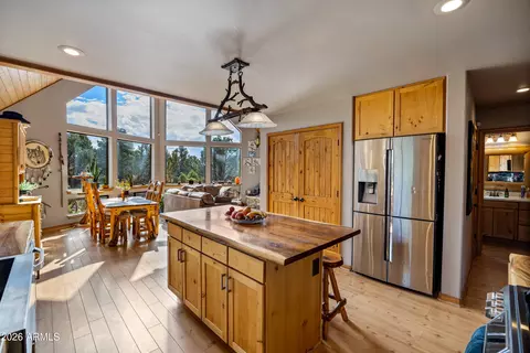 Kitchen - 2228 Eagle Ln, Overgaard, AZ 85933 photo 2 of 4
