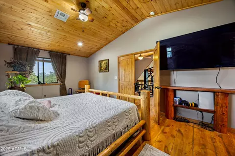 Bedroom - 2228 Eagle Ln, Overgaard, AZ 85933 photo 2 of 3