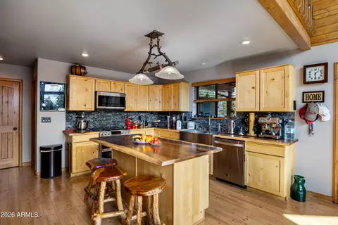 Kitchen - 2228 Eagle Ln, Overgaard, AZ 85933 photo 4 of 4