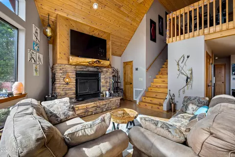 Living - 2228 Eagle Ln, Overgaard, AZ 85933 photo 3 of 3