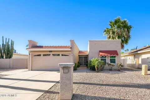 26626 S New Town Dr, Sun Lakes, AZ 85248