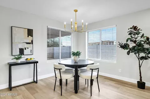 Dining - 802 S 5th Ave, Phoenix, AZ 85003 photo 1 of 3