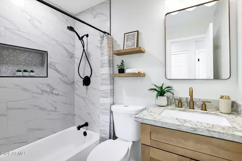 Bath - 802 S 5th Ave, Phoenix, AZ 85003 photo 1 of 2