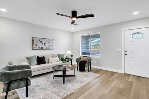 Living - 802 S 5th Ave, Phoenix, AZ 85003 photo 1 of 1