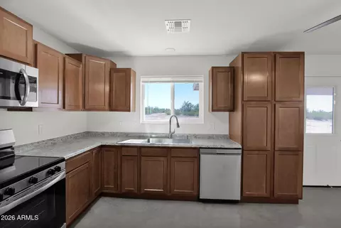 Kitchen - 20545 E Leavitt Ln, Florence, AZ 85132 photo 3 of 4