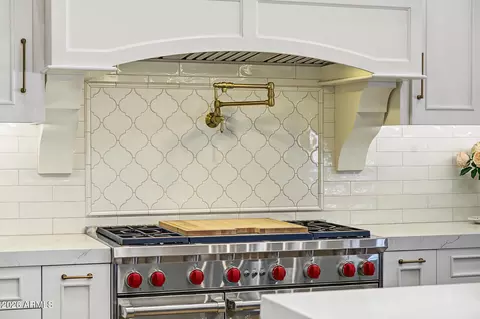 Kitchen - 910 E Juanita Ave, Gilbert, AZ 85234 photo 8 of 18