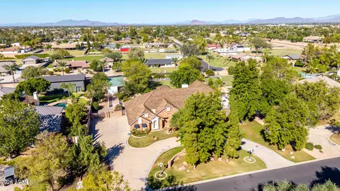 View/Area - 910 E Juanita Ave, Gilbert, AZ 85234 photo 2 of 7
