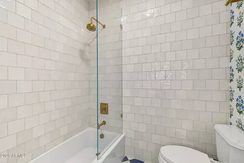 Bath - 910 E Juanita Ave, Gilbert, AZ 85234 photo 3 of 7