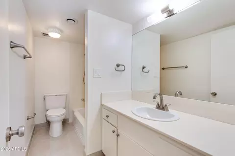 Bath - 4203 N 36th St #4, Phoenix, AZ 85018 photo 2 of 2
