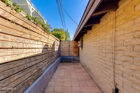 Exterior - 4203 N 36th St #4, Phoenix, AZ 85018 photo 4 of 7