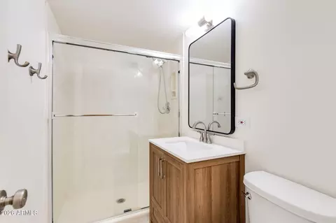 Bath - 4203 N 36th St #4, Phoenix, AZ 85018 photo 1 of 2