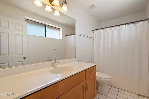 Bath - 2810 E Glenrosa Ave #9, Phoenix, AZ 85016 photo 4 of 4