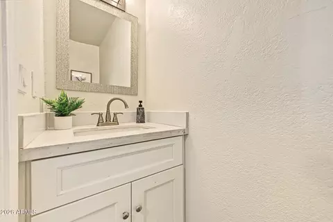 Bath - 6637 N 27th Ave, Phoenix, AZ 85017 photo 1 of 2