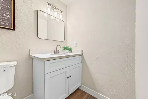 Bath - 6637 N 27th Ave, Phoenix, AZ 85017 photo 2 of 2