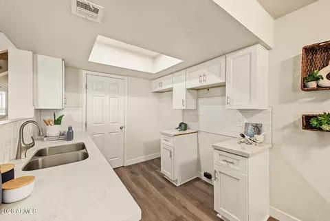 Kitchen - 6637 N 27th Ave, Phoenix, AZ 85017 photo 3 of 3