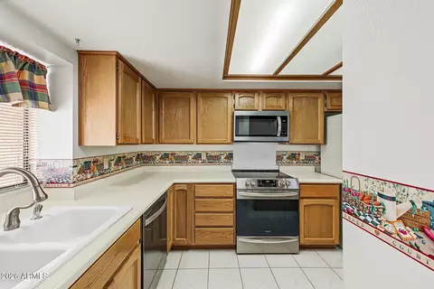 Kitchen - 601 W Beverly Ln, Phoenix, AZ 85023 photo 3 of 4