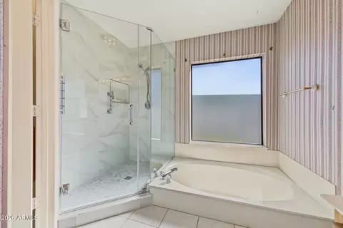 Bath - 601 W Beverly Ln, Phoenix, AZ 85023 photo 2 of 3