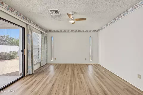 Living - 601 W Beverly Ln, Phoenix, AZ 85023 photo 6 of 7