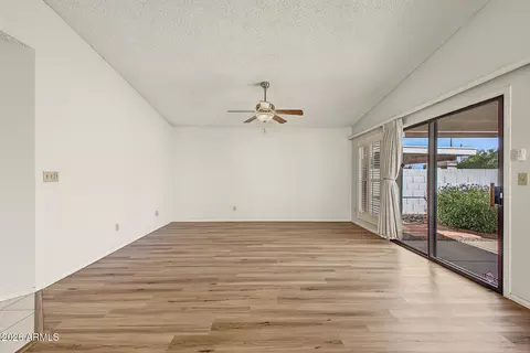 Living - 601 W Beverly Ln, Phoenix, AZ 85023 photo 5 of 7