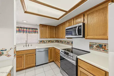 Kitchen - 601 W Beverly Ln, Phoenix, AZ 85023 photo 1 of 4
