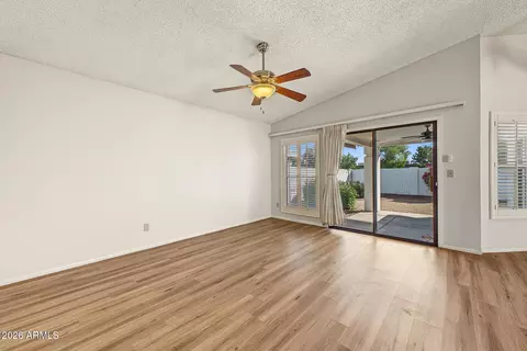 Living - 601 W Beverly Ln, Phoenix, AZ 85023 photo 4 of 7