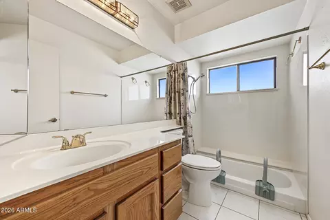 Bath - 601 W Beverly Ln, Phoenix, AZ 85023 photo 3 of 3