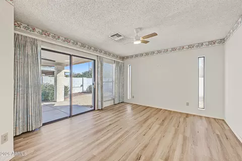 Living - 601 W Beverly Ln, Phoenix, AZ 85023 photo 7 of 7