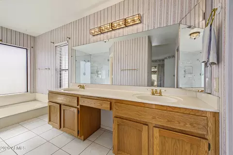 Bath - 601 W Beverly Ln, Phoenix, AZ 85023 photo 1 of 3