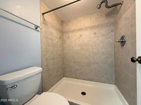 Bath - 3901 W Acoma Dr, Phoenix, AZ 85053 photo 2 of 4