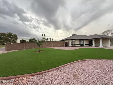 Exterior - 3901 W Acoma Dr, Phoenix, AZ 85053 photo 1 of 8