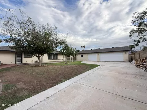 Exterior - 3901 W Acoma Dr, Phoenix, AZ 85053 photo 2 of 8