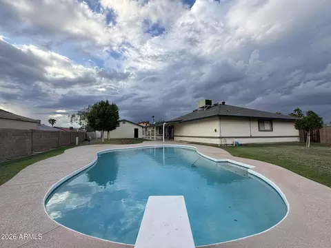 Exterior - 3901 W Acoma Dr, Phoenix, AZ 85053 photo 7 of 8
