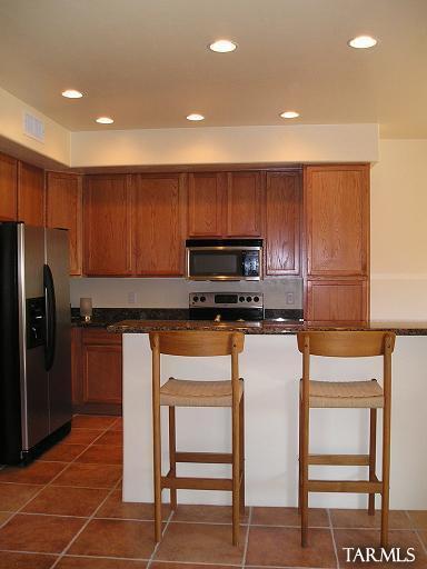 581 S Stephanie Loop, Tucson, AZ 85745 photo 2