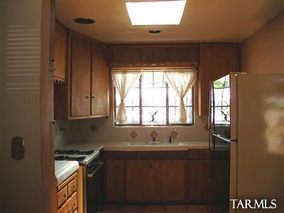 6031 E Sylvane St, Tucson, AZ 85711 photo 5