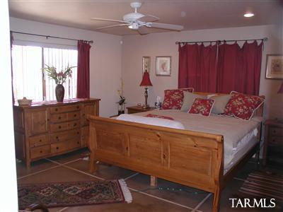 9441 E Lilly Bay Loop, Tucson, AZ 85710 photo 11