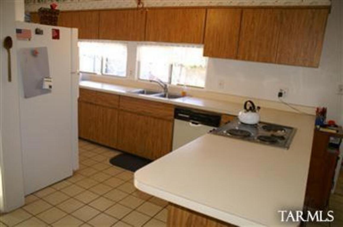 8351 E Cooper Pl, Tucson, AZ 85710 photo 6
