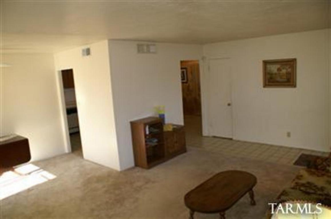 8351 E Cooper Pl, Tucson, AZ 85710 photo 2