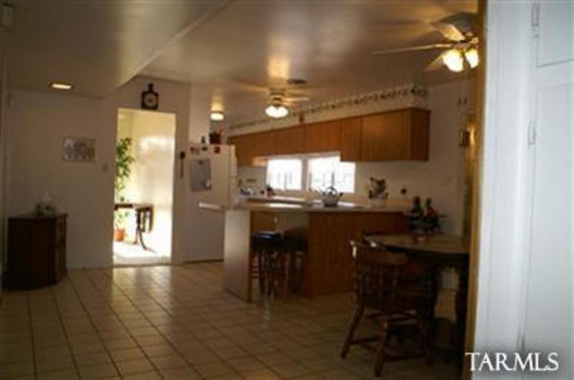 8351 E Cooper Pl, Tucson, AZ 85710 photo 4