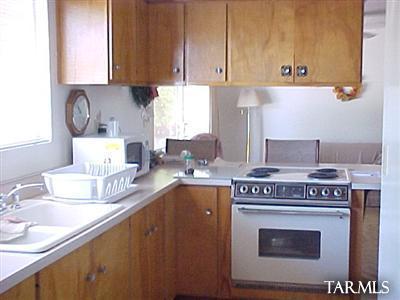 8341 E Beverly St, Tucson, AZ 85710 photo 4