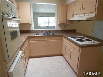 7236 Eli Dr, Tucson, AZ 85710 photo 2