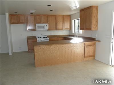 646 W Post Rd, Benson, AZ 85602 photo 3