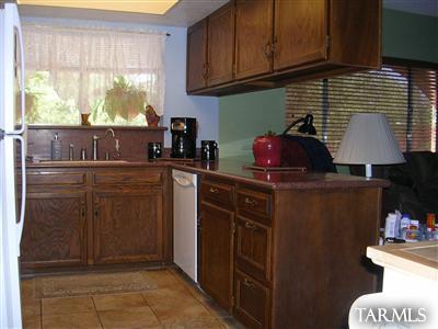 9447 E Walnut Tree Cir, Tucson, AZ 85749 photo 2