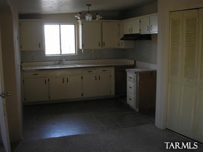 8564 E Rosewood St, Tucson, AZ 85710 photo 4