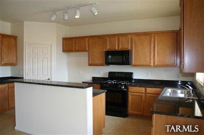 10634 S Varner Dr, Vail, AZ 85641 photo 2