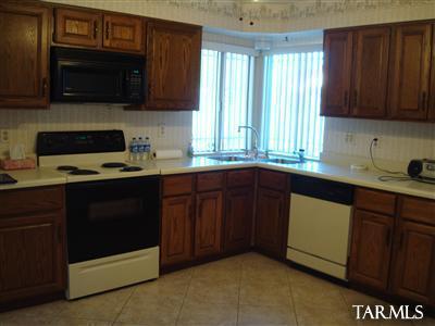7501 E La Cienega Dr, Tucson, AZ 85715 photo 3