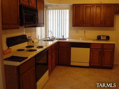7501 E La Cienega Dr, Tucson, AZ 85715 photo 2